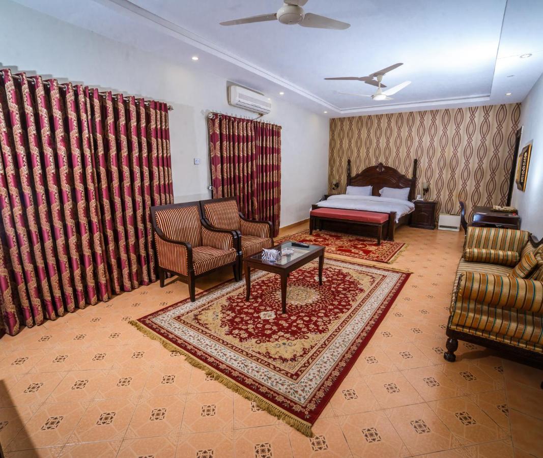 Vip House Hotel Peshawar Exterior photo