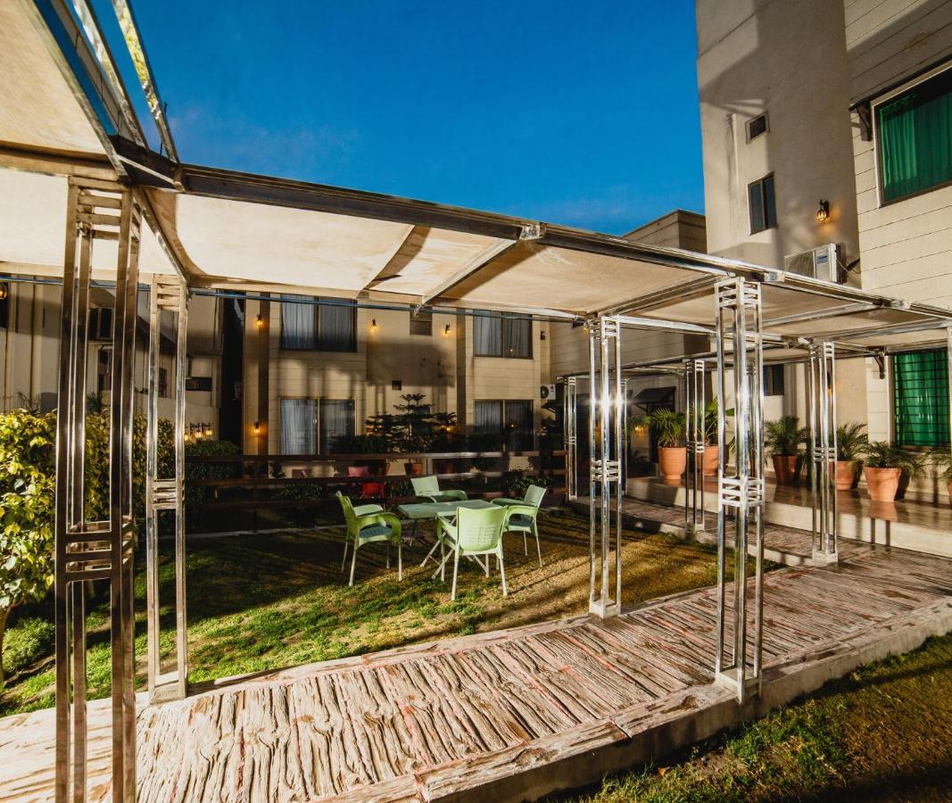 Vip House Hotel Peshawar Exterior photo