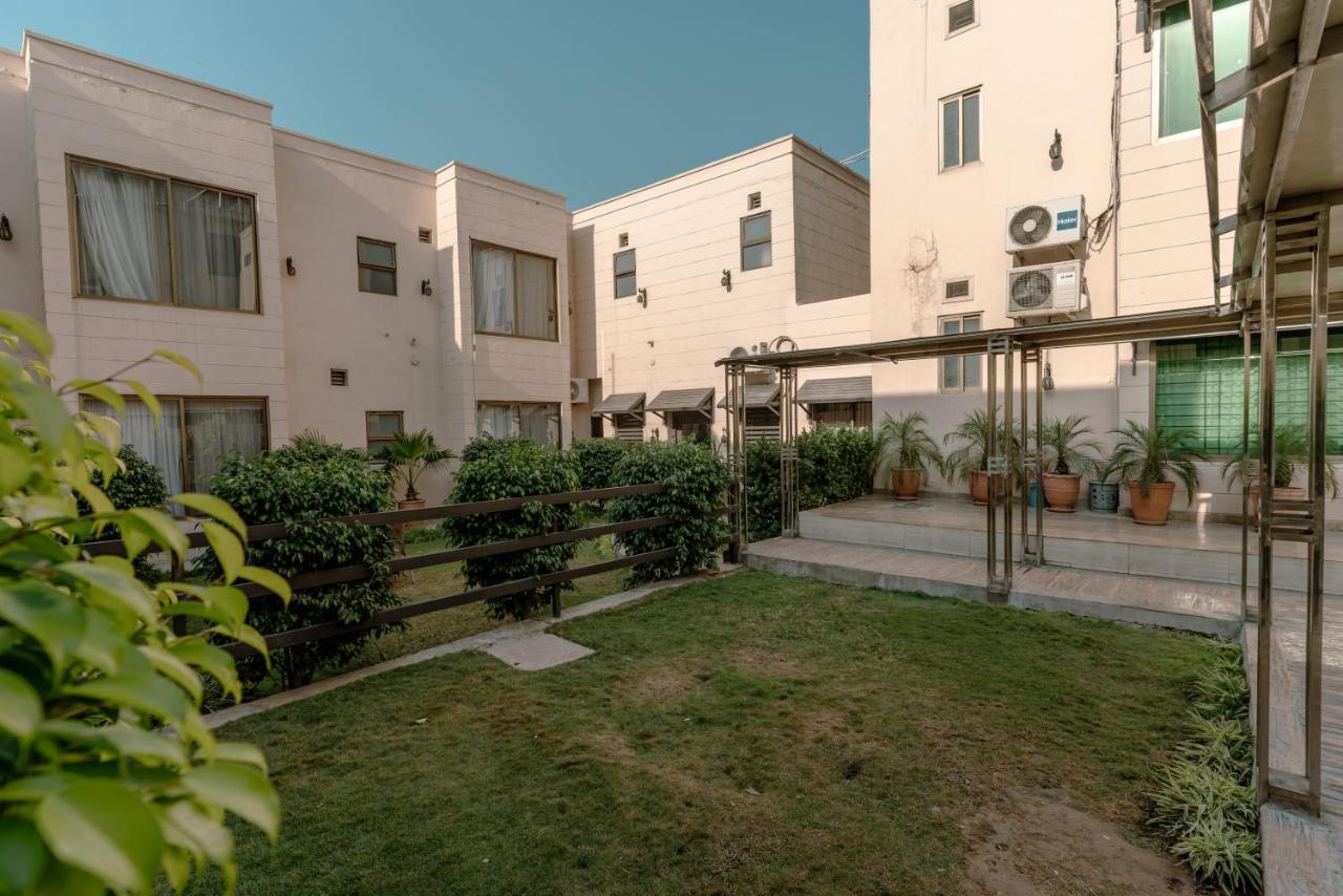 Vip House Hotel Peshawar Exterior photo