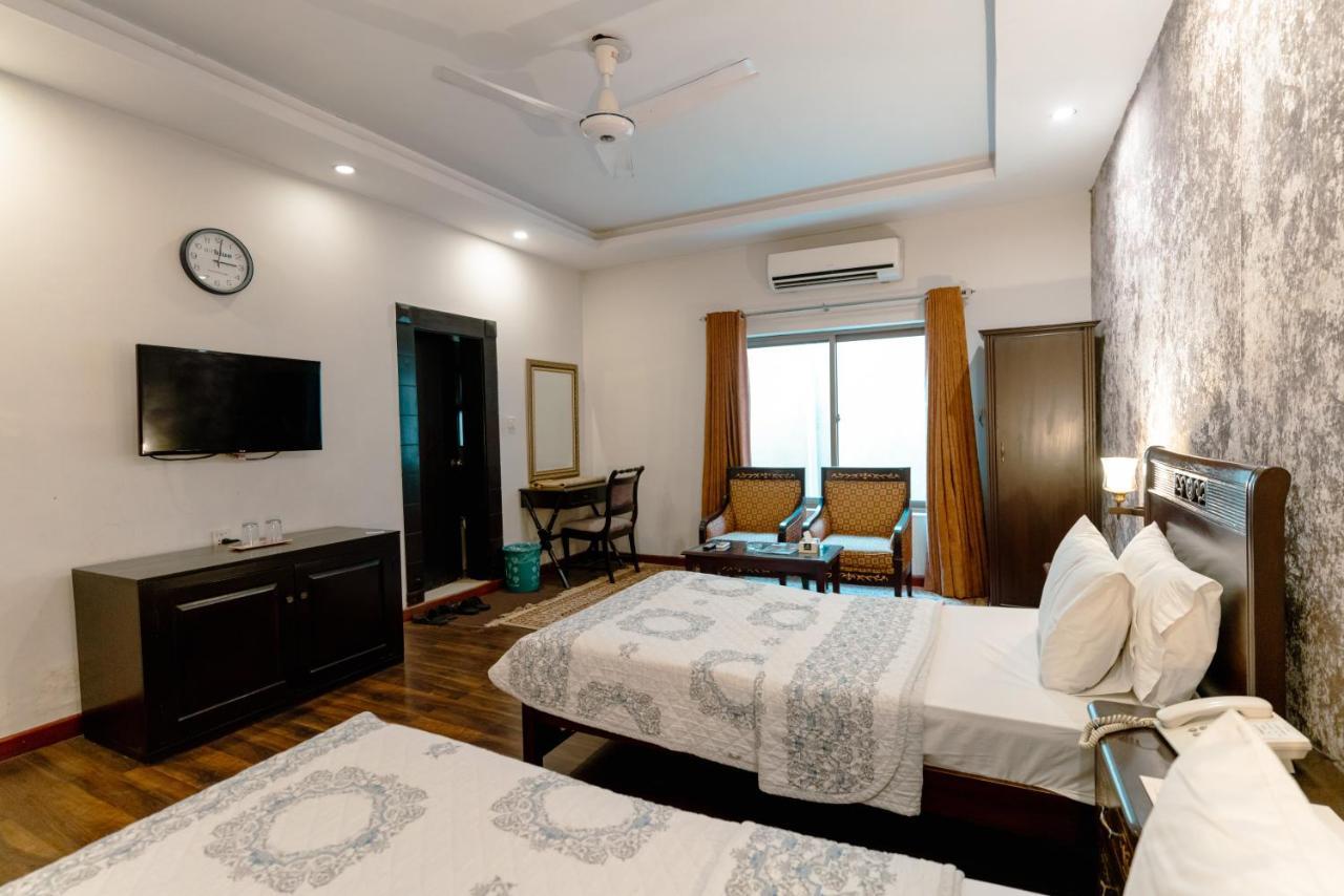 Vip House Hotel Peshawar Exterior photo
